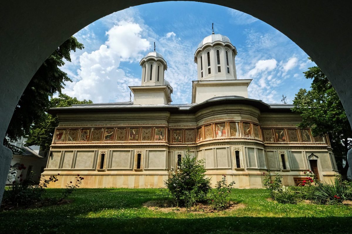 PELERINAJ LA SFÂNTA MUCENIȚĂ FILOFTEIA DE LA CURTEA DE ARGEȘ 05 Decembrie 2021