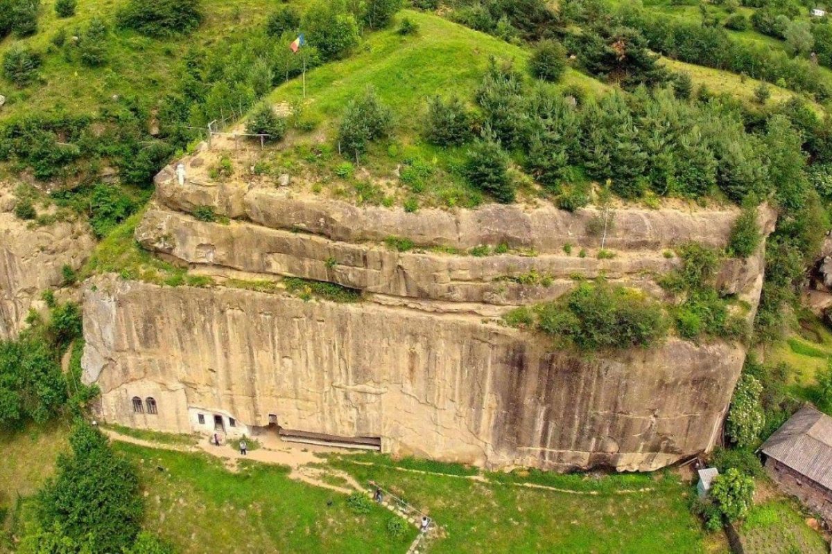 PELERINAJ LA MĂNĂSTIRI RUPESTRE 05-06 AUGUST 2023